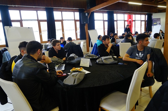 Liseliler, girişimcilik programı ile projelerini hayata geçiriyor;