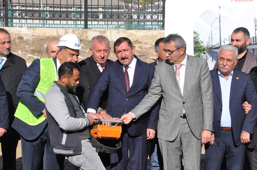 Belediye, her hafta iki projenin temelini atıyor;