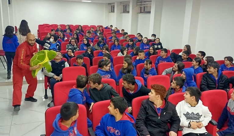 Merkez öğrencileri tiyatro ile bilinçlendirildi;