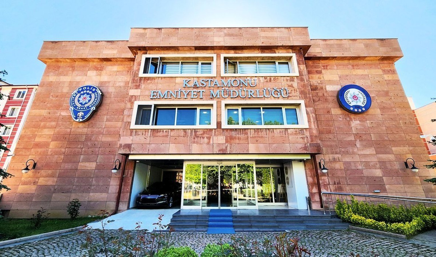 Onbinlerce makaron ele geçirildi: 2 gözaltı;