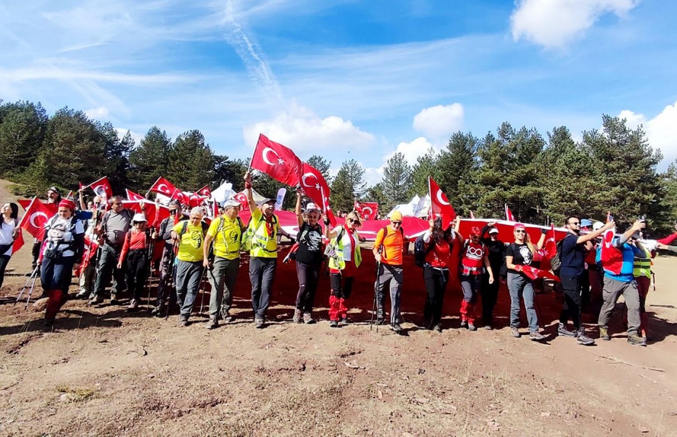 Cumhuriyet'i Işık Dağı'nda kutladılar