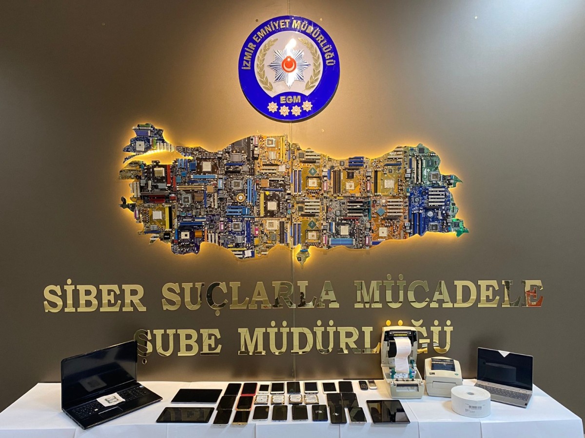 Ev hanımlarını ‘sabun paketleme işi’ ile dolandırdılar;