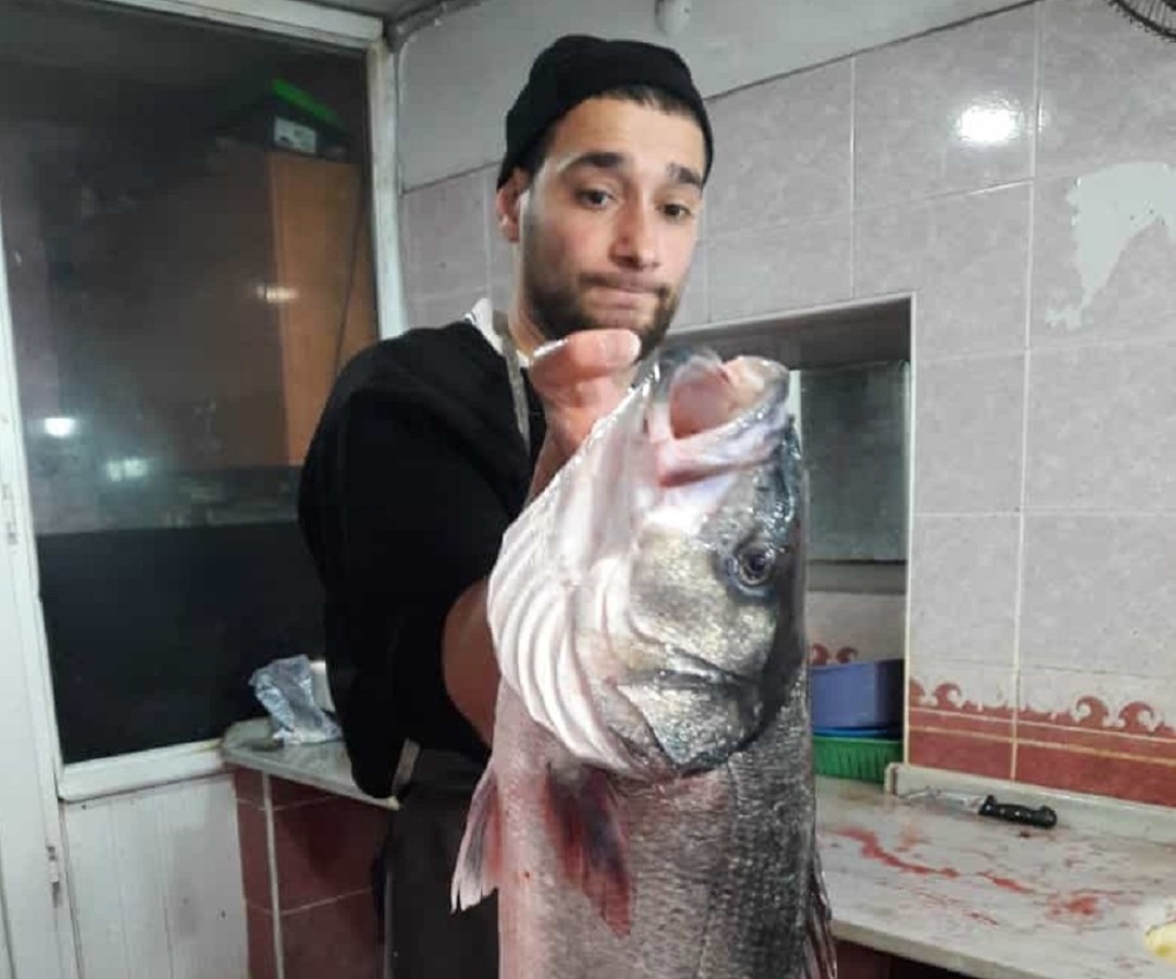 8 kiloluk levrek, 2 bin liraya alıcı bekliyor;