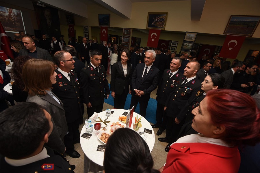 Cumhuriyet resepsiyonuna yoğun katılım;