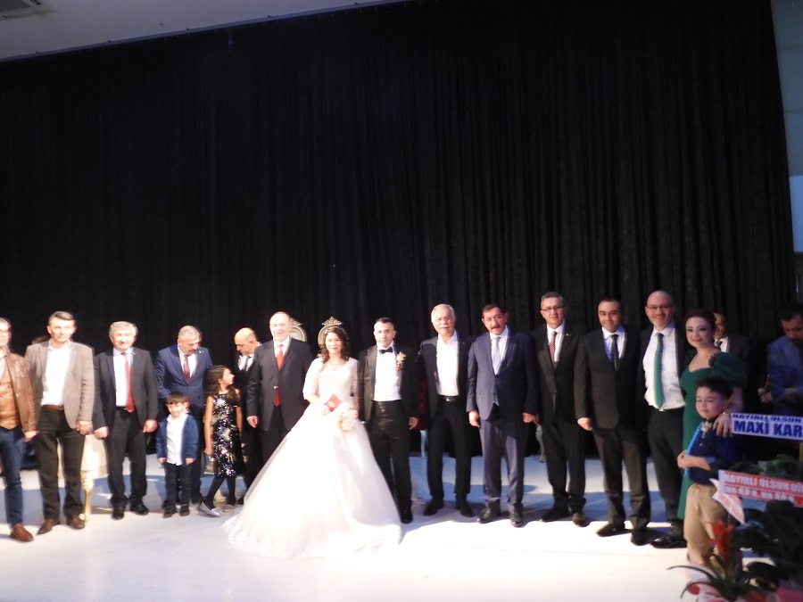 Esra Nur ve Burak dünyaevine girdi;
